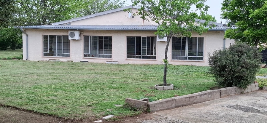6 Bedroom Property for Sale in Rodenbeck Free State